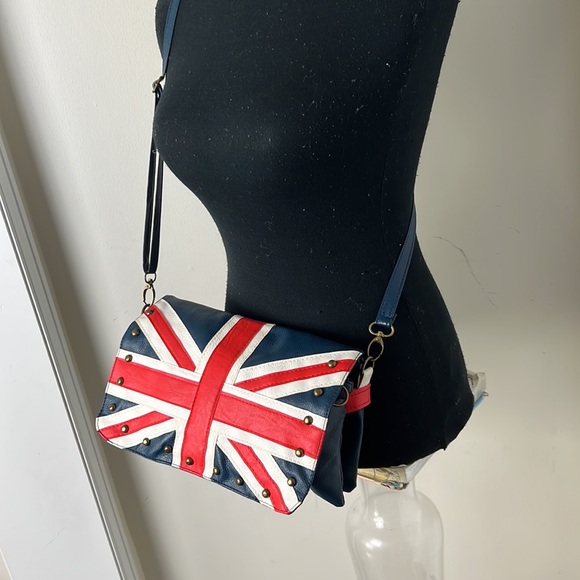 Vintage Minimalist Crossbody Bag - Picture 7 of 16